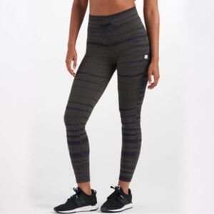 Vuori Daily Leggings Oregano Shibori
Stripe size XS
Vuori
Size: XS